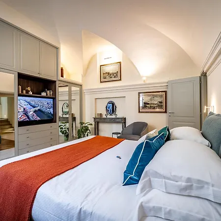 Dimora Collection - Le Corti - Boutique Luxury In A Restored 13th Century Convent, With Sauna And Gym (adults Only) *