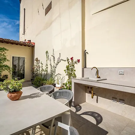 Aparthotel Dimora Collection - Le Corti - Boutique Luxury In A Restored 13th Century Convent, With Sauna And Gym (adults Only) Florenz