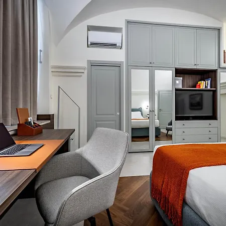Dimora Collection - Le Corti - Boutique Luxury In A Restored 13th Century Convent, With Sauna And Gym (adults Only) Floransa